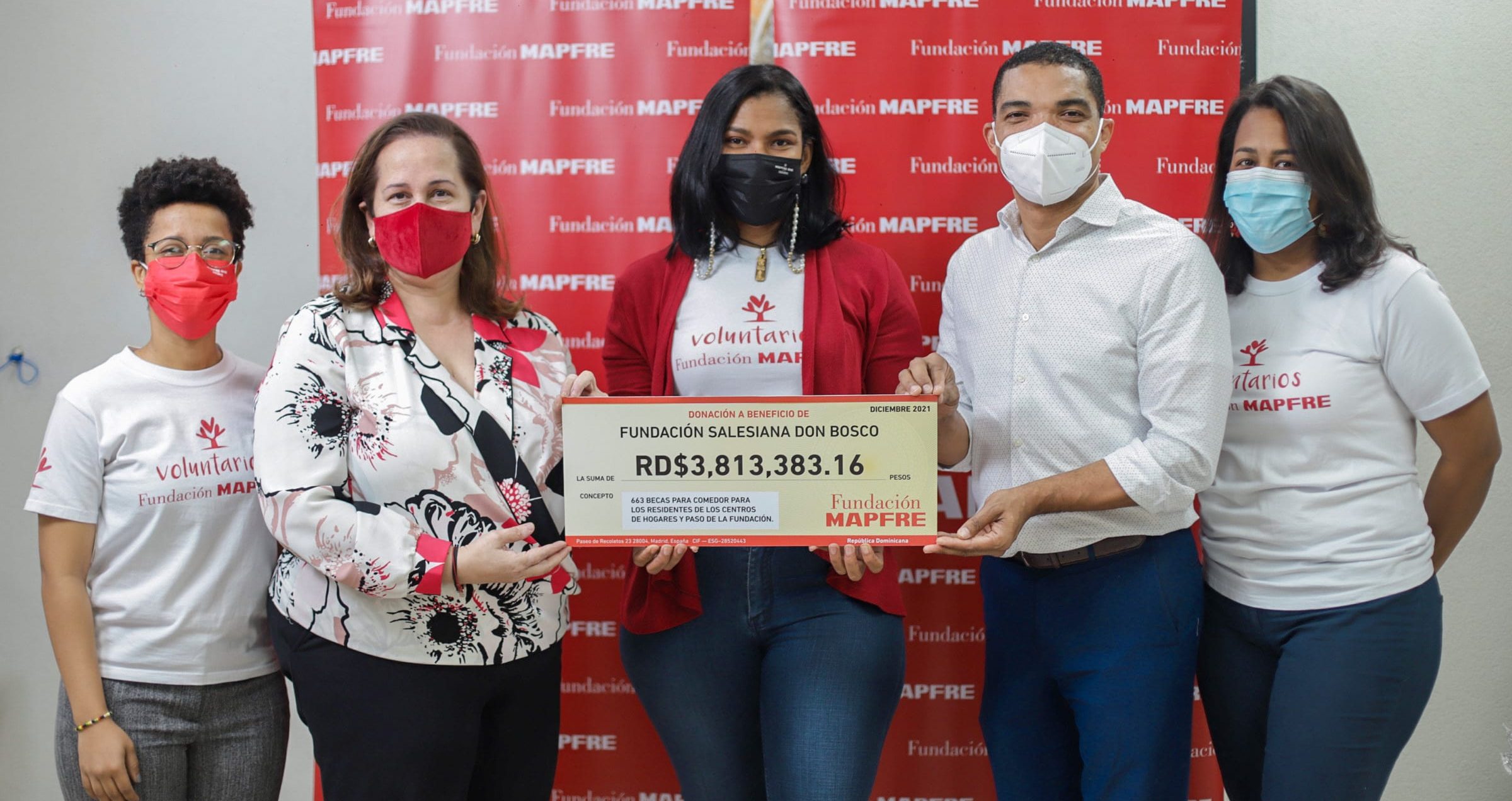 Fundación MAPFRE entrega kits de alimentos a 931 familias