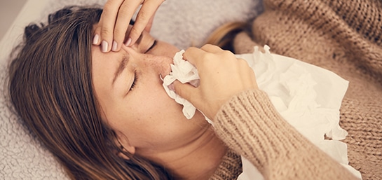 ¿Qué hacer si vivo con alguien que tiene coronavirus?