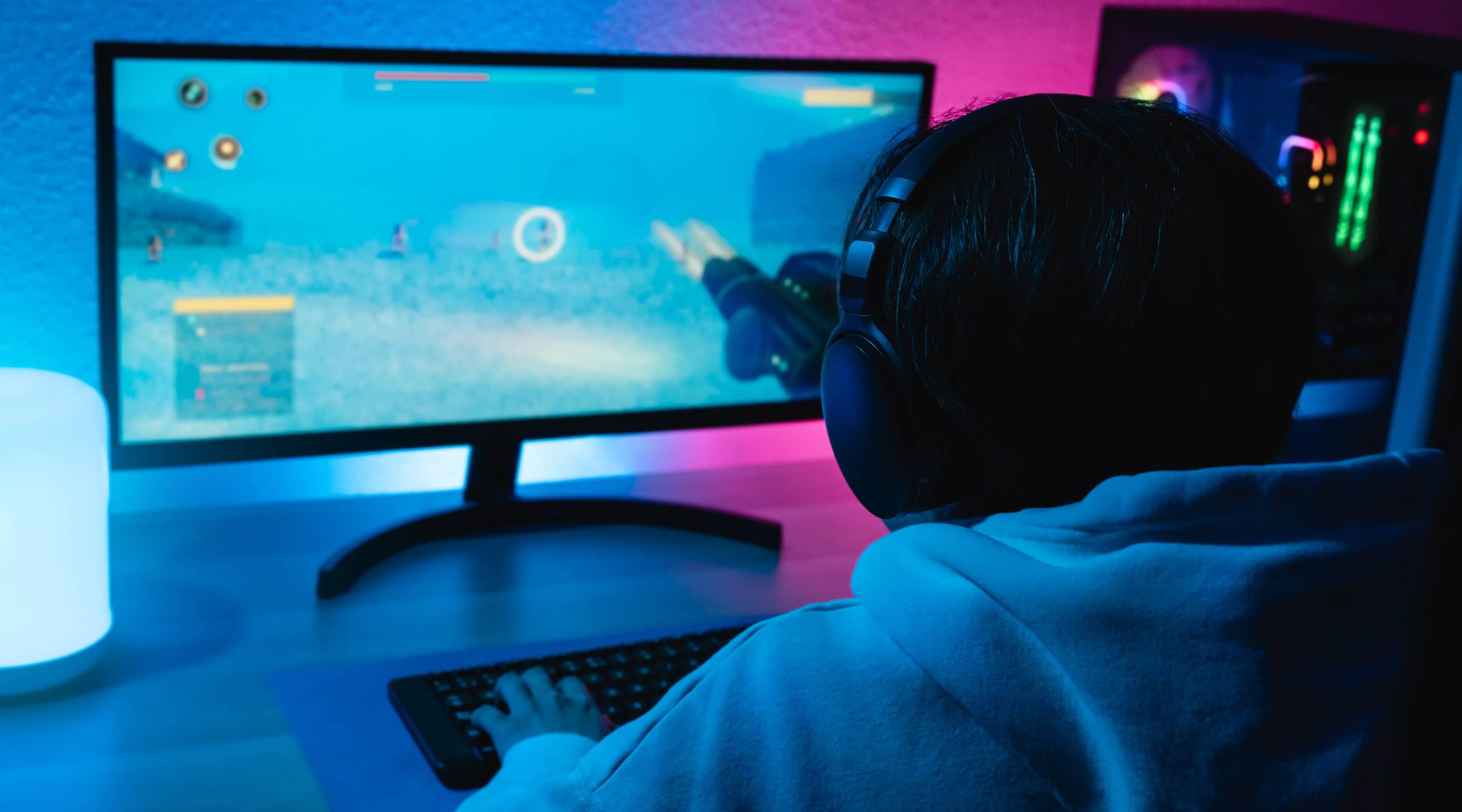 Fundación MAPFRE instruye a padres y maestros sobre los efectos de las redes sociales y los videojuegos en los adolescentes